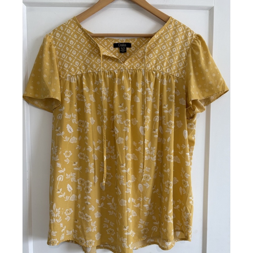 Ava & Viv Floral Yellow Top Tank Plus Size 2Xl